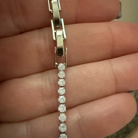 NEW Pretty Bird Jewelry Cubic Zirconia Tennis Bracelet- Sparkling White 7” - Picture 6 of 9